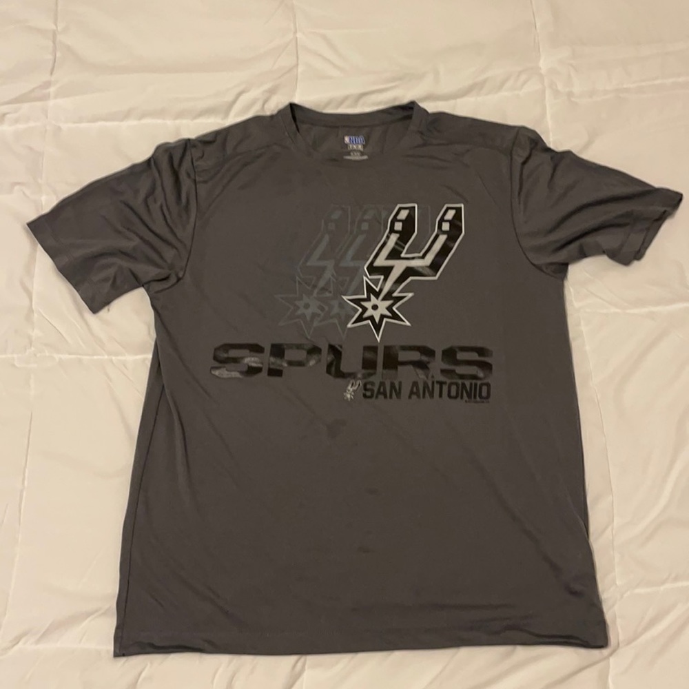 Spurs T shirt moisture wicking.